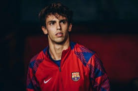 老詹不老！13+13+7准三双+压哨绝杀，湖人险胜背后的孤胆传奇